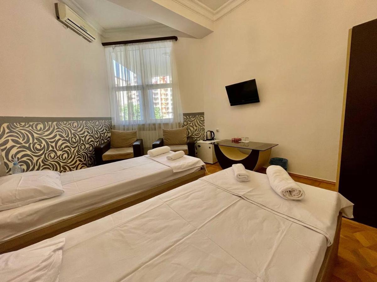 יירבאן Olive Hotel מראה חיצוני תמונה