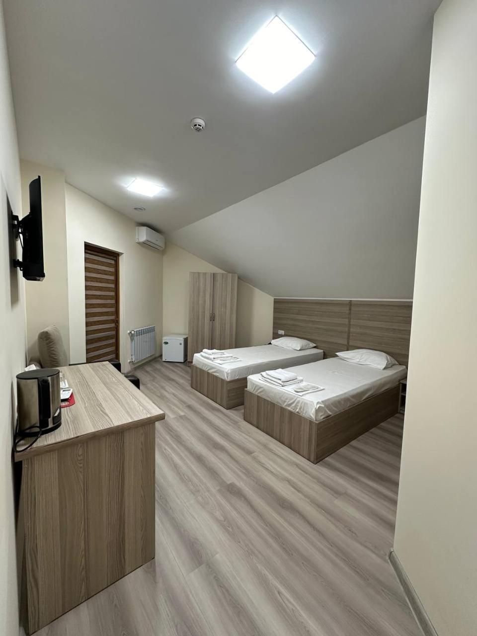 יירבאן Olive Hotel מראה חיצוני תמונה