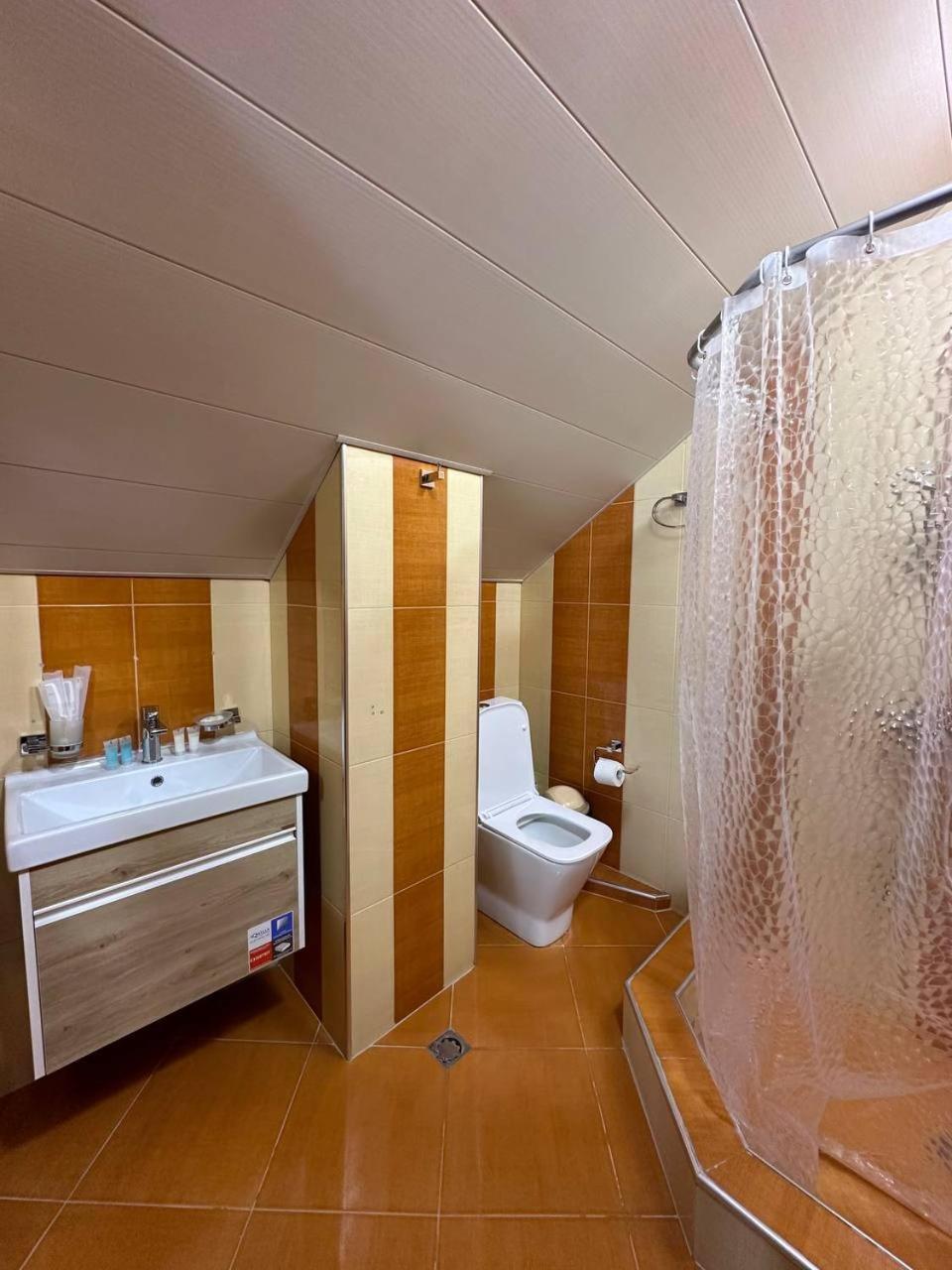 יירבאן Olive Hotel מראה חיצוני תמונה