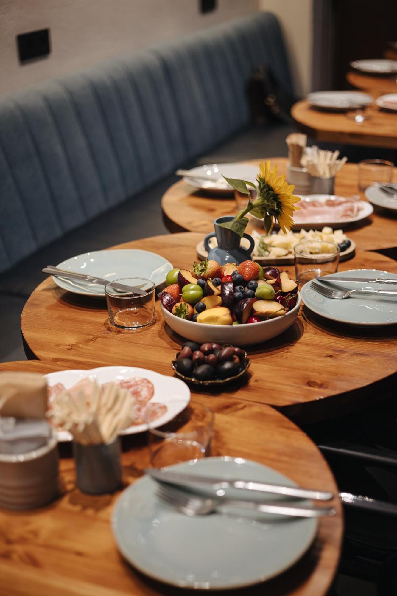 יירבאן Olive Hotel מראה חיצוני תמונה